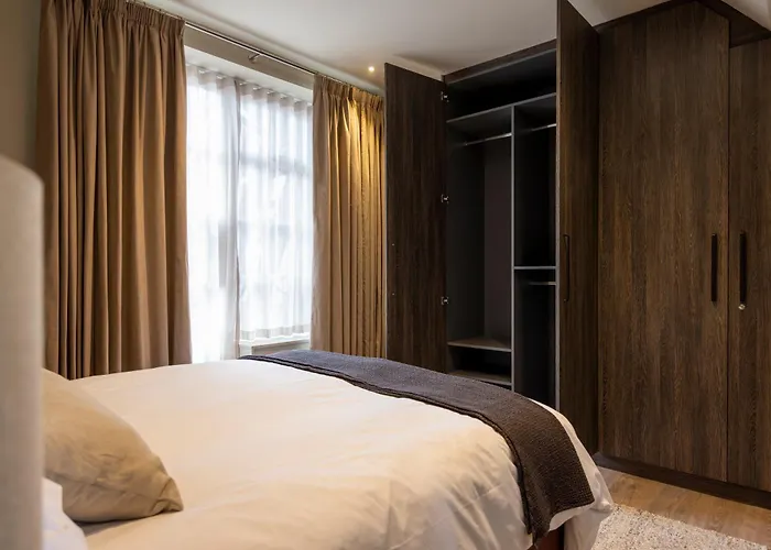 Апартаменты Headrow Lofts *