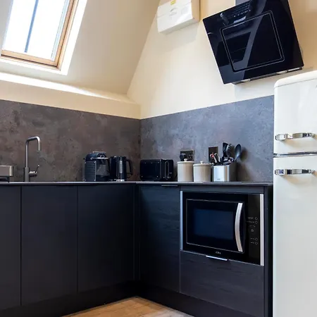 Headrow Lofts Apartament *