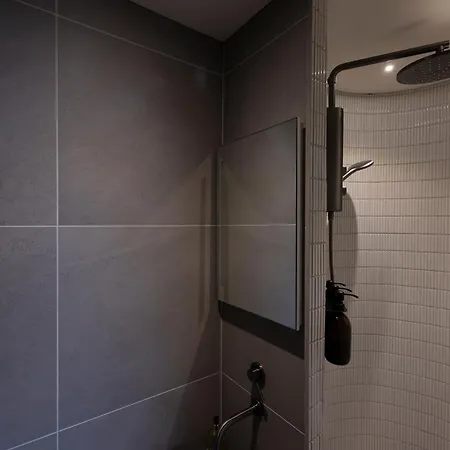 Headrow Lofts Apartament *