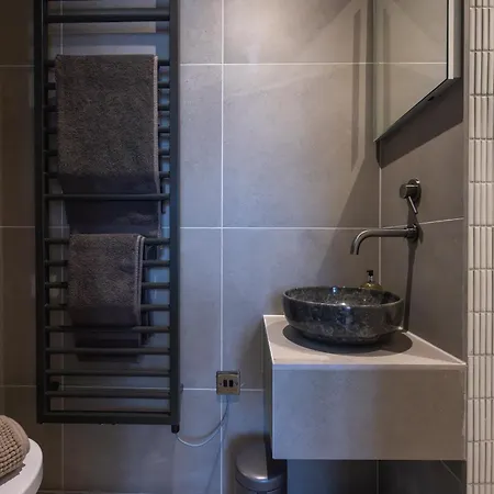 Headrow Lofts Apartament *