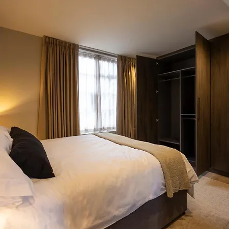 Headrow Lofts Apartament *