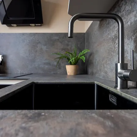 Headrow Lofts Apartament *